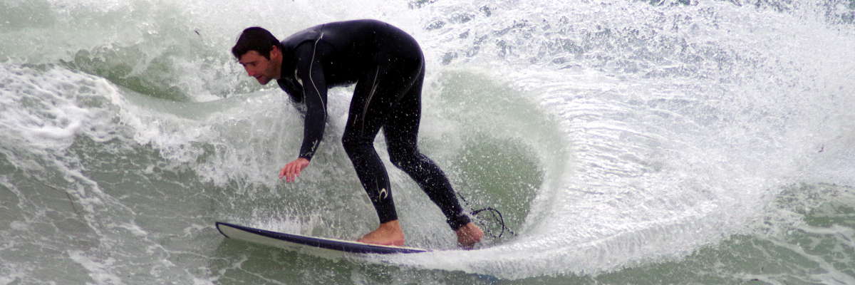 Cornish surfer carving